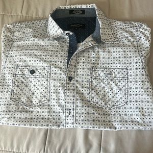 M Long sleeve that can be converted to quarter sleeve blue and white button down